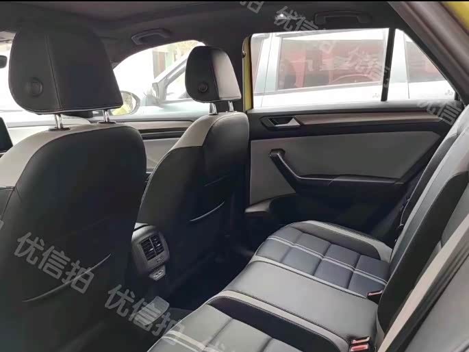 Volkswagen T-ROC exploring Songs