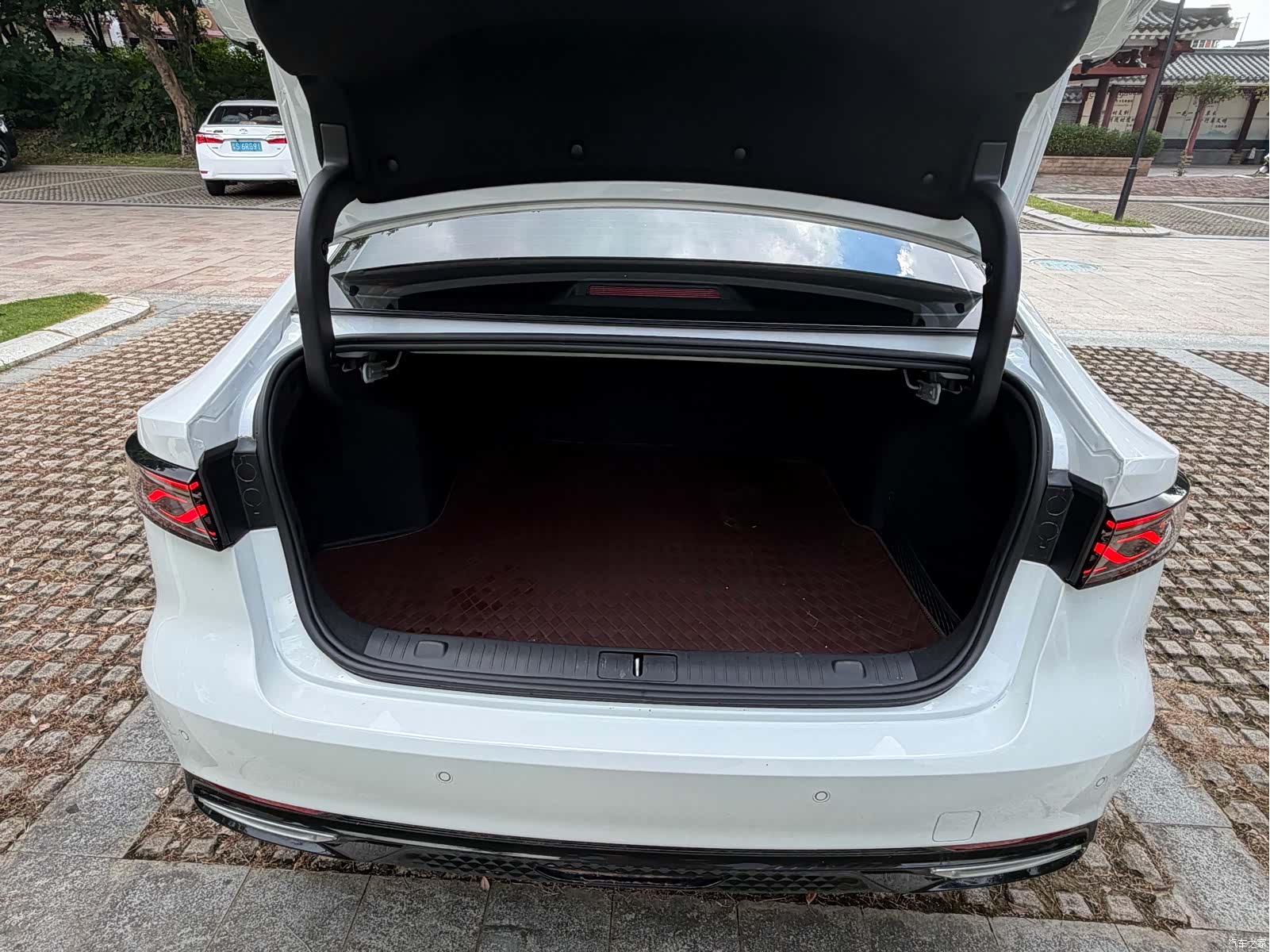 Chery Arrizo 8, 2025 21