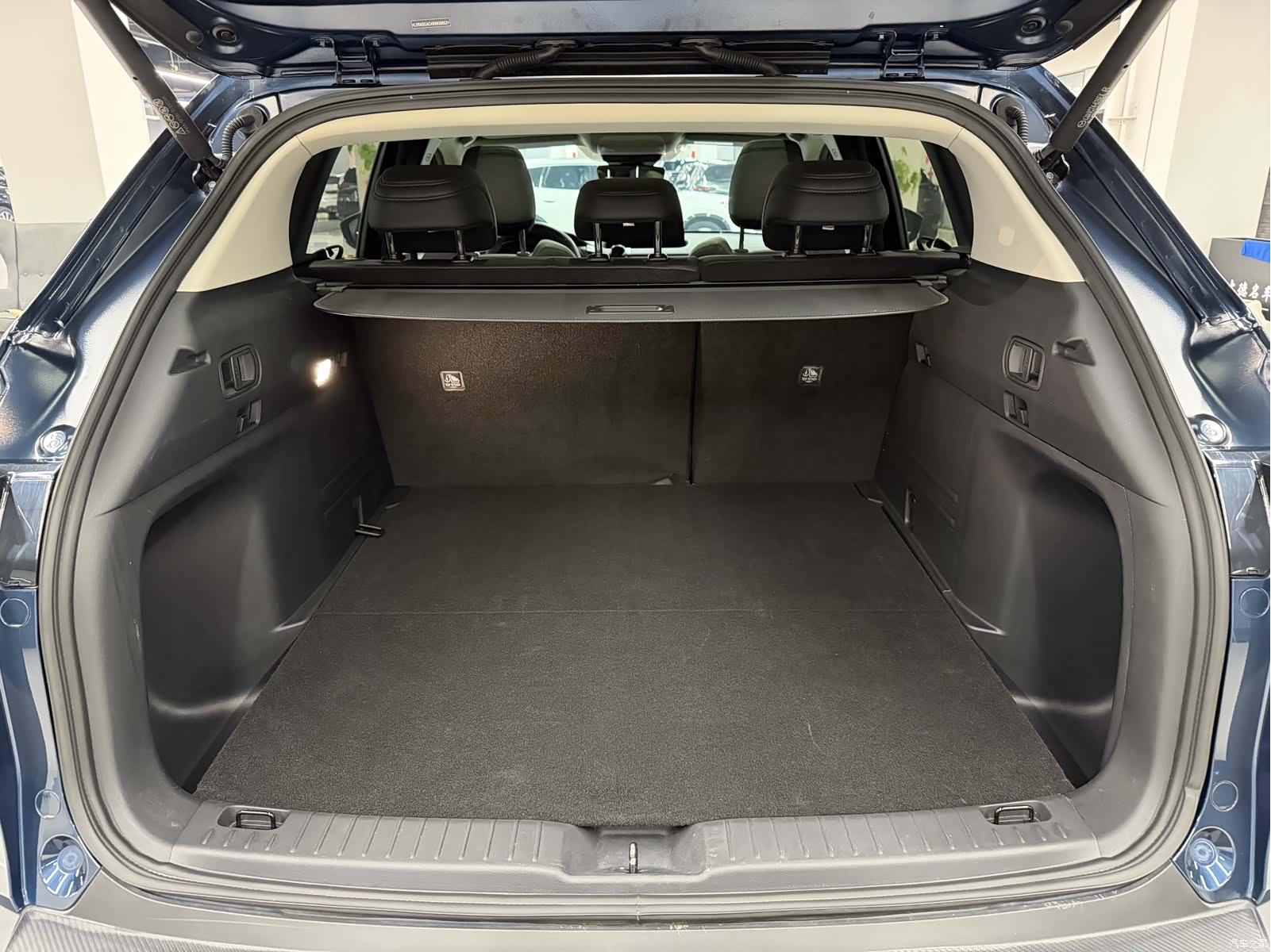 Mazda CX-50, 2024 11