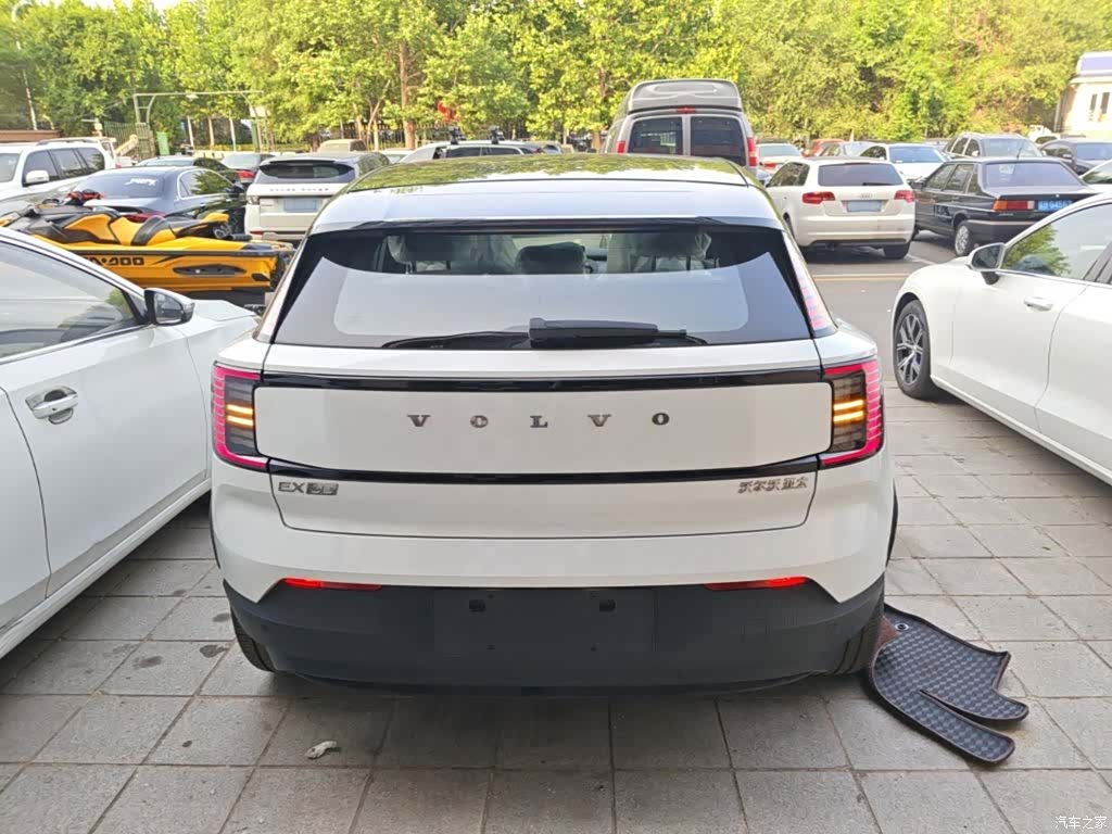 Volvo EX30, 2025 6