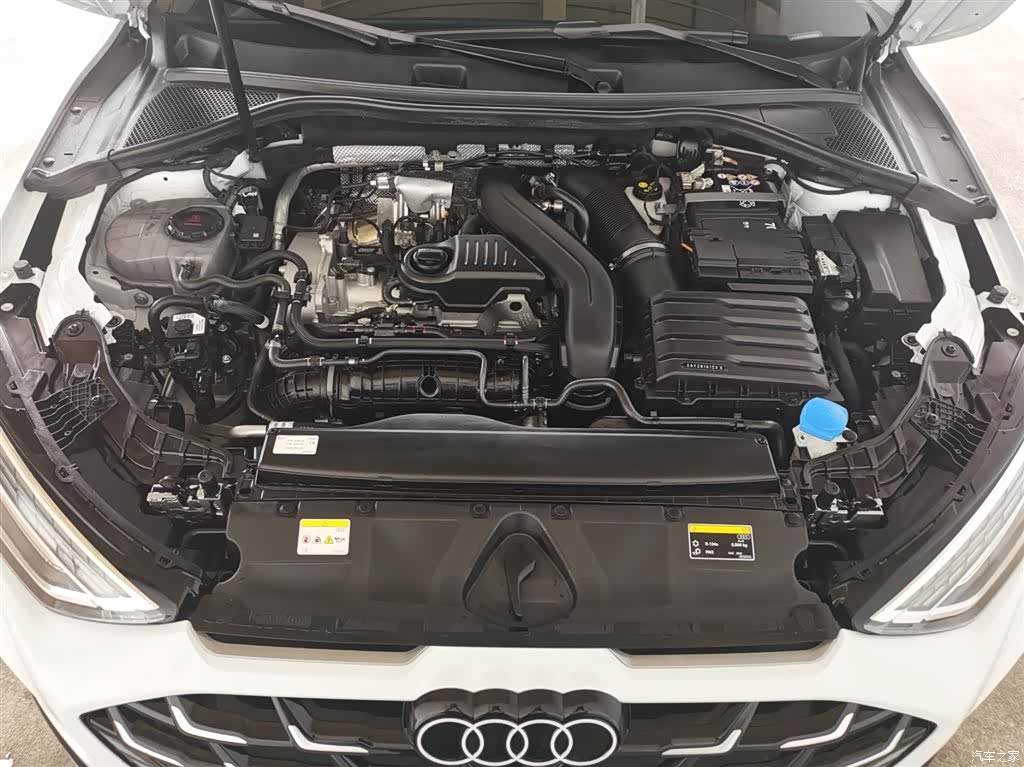 Audi Flying Spur, 2025 12