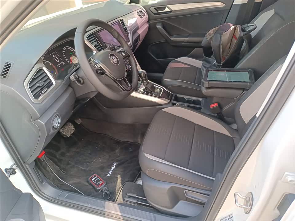 Volkswagen T-ROC exploring Songs