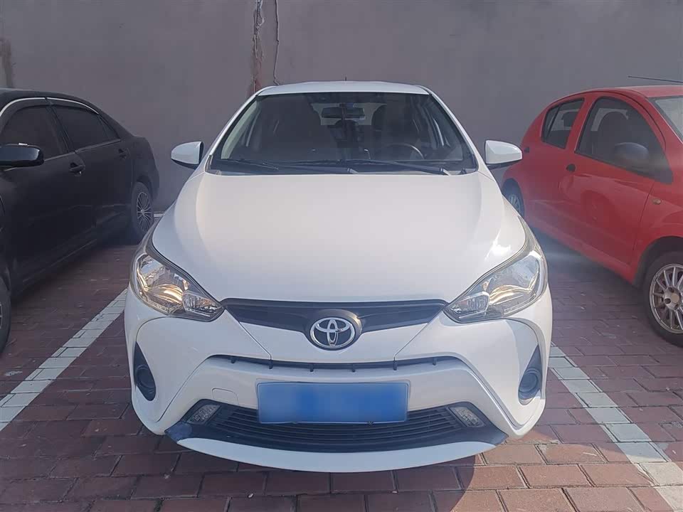 Toyota YARiS L to enjoy