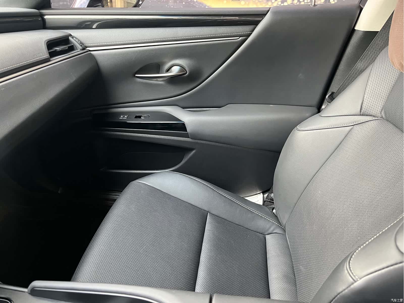 Lexus ES, 2023 14