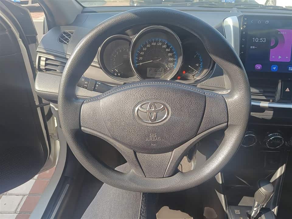 Toyota YARiS L to enjoy