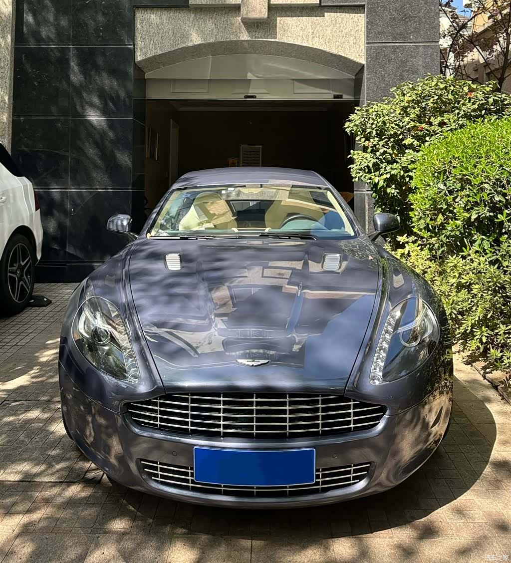Aston Martin Rapide, 2011 3