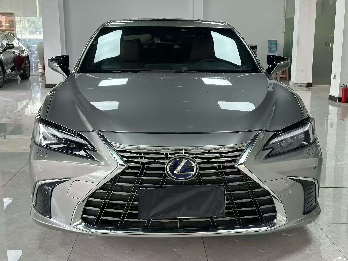 Lexus ES, 2025 2