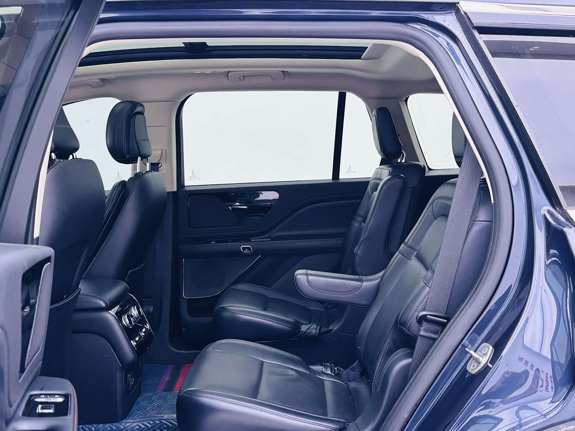 Lincoln Aviator, 2022 11