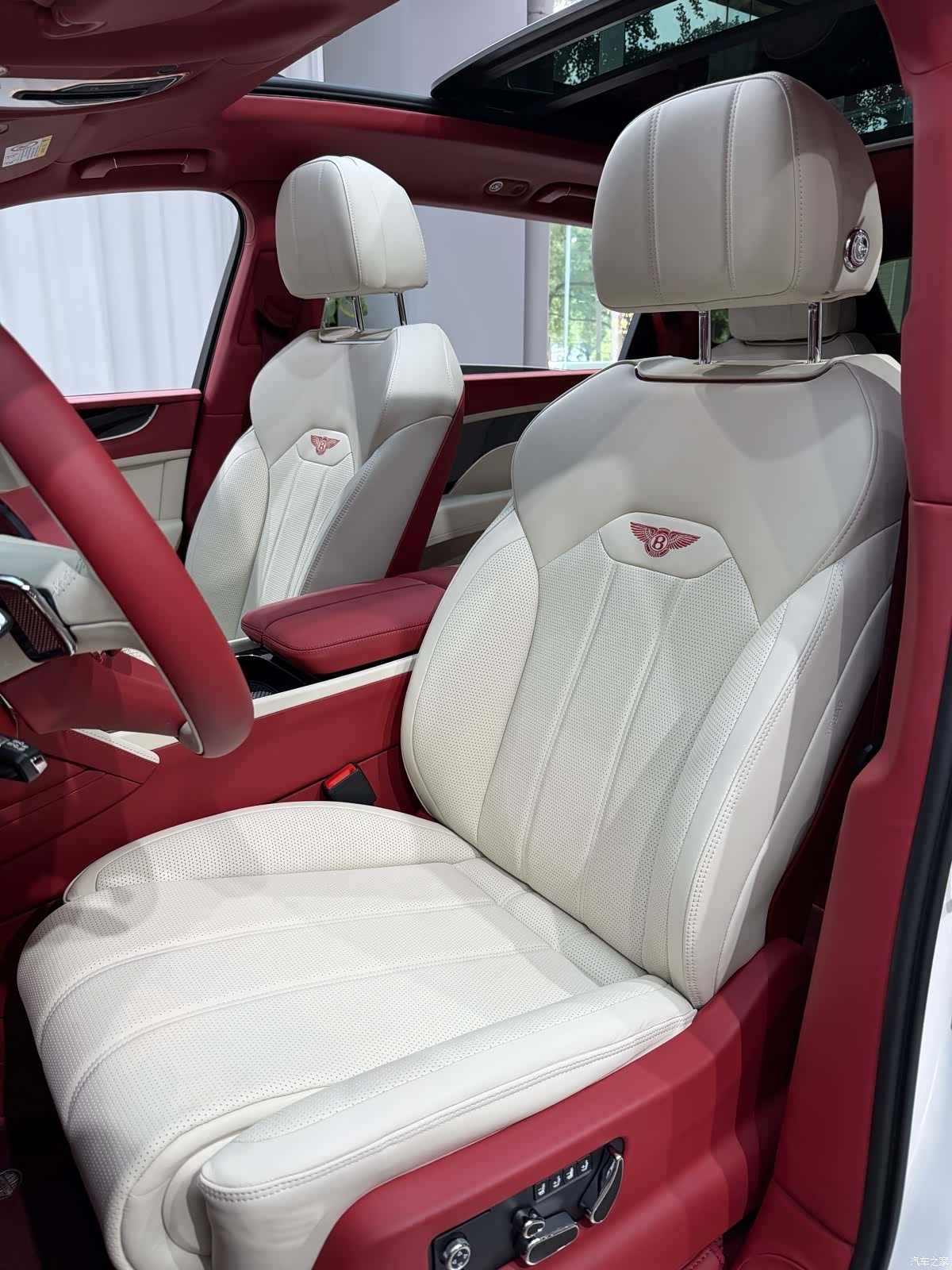 Bentley Bentayga, 2024 7