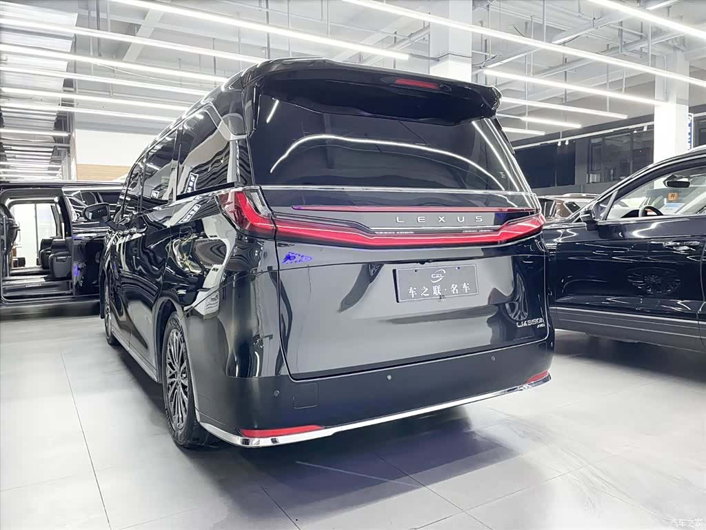 Lexus LM, 2024 4