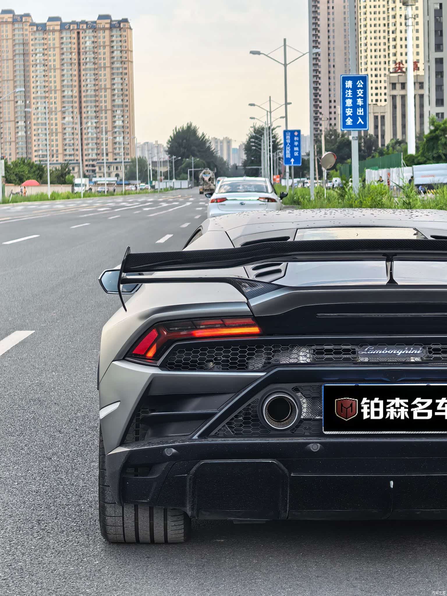 Lamborghini Huracán, 2023 4
