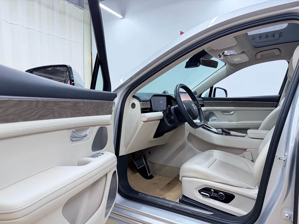 AITO Ask the world M5