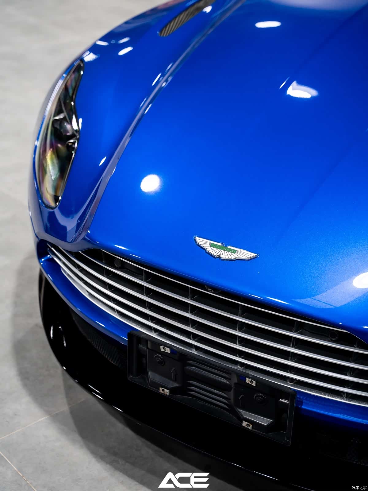 Aston Martin DB11, 2019 4