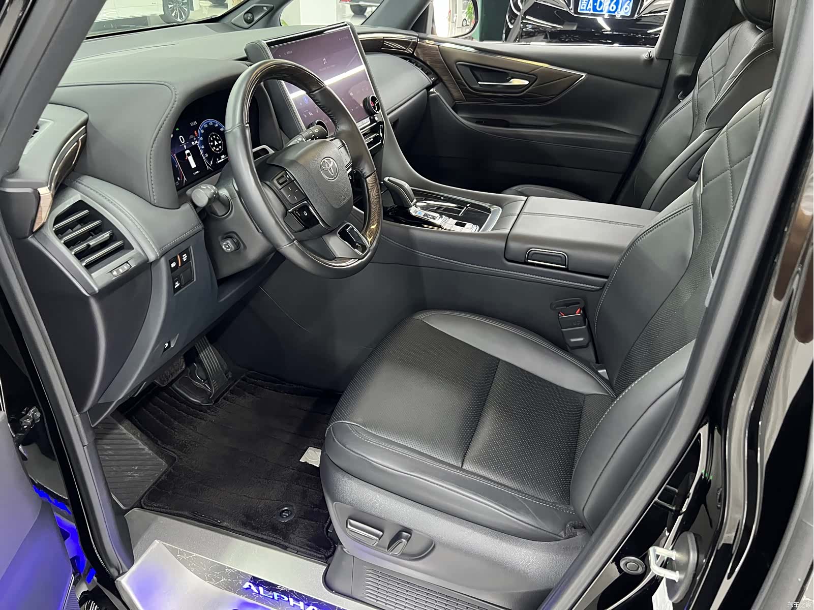 Toyota Alphard, 2026 22