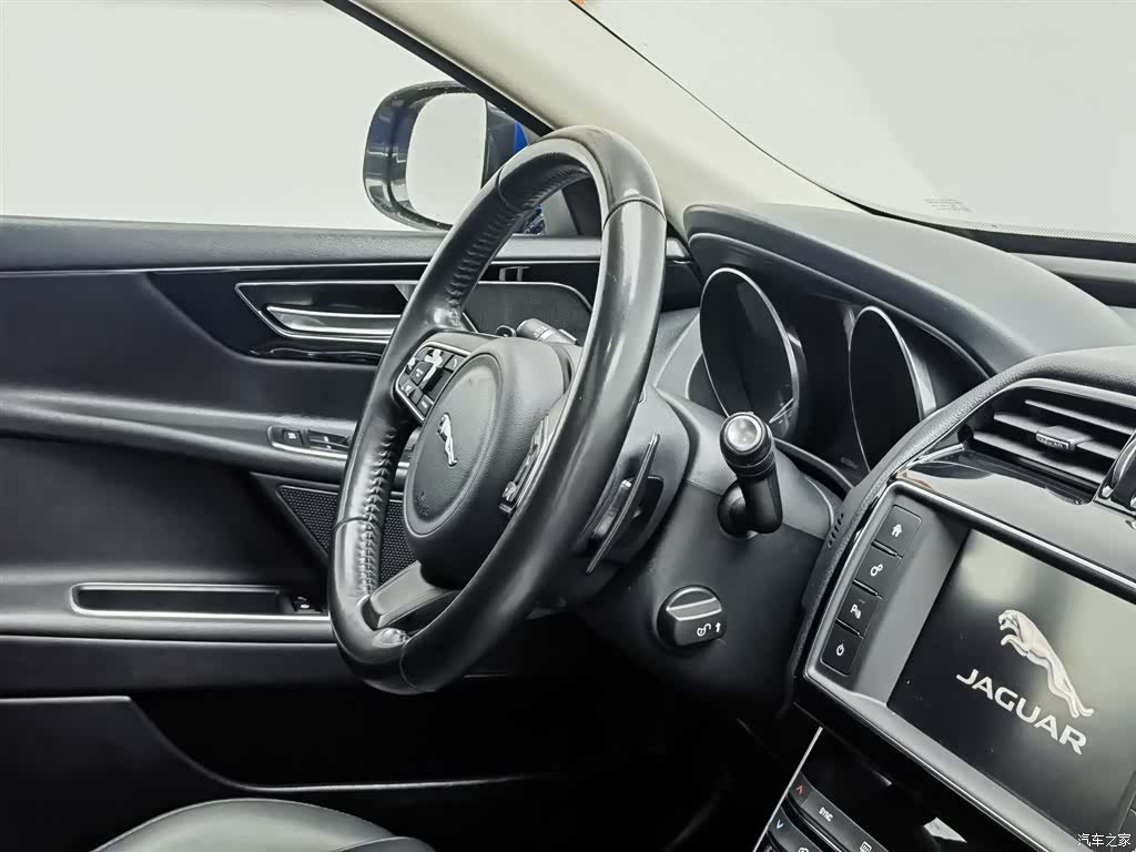 Land Rover XEL, 2018 22