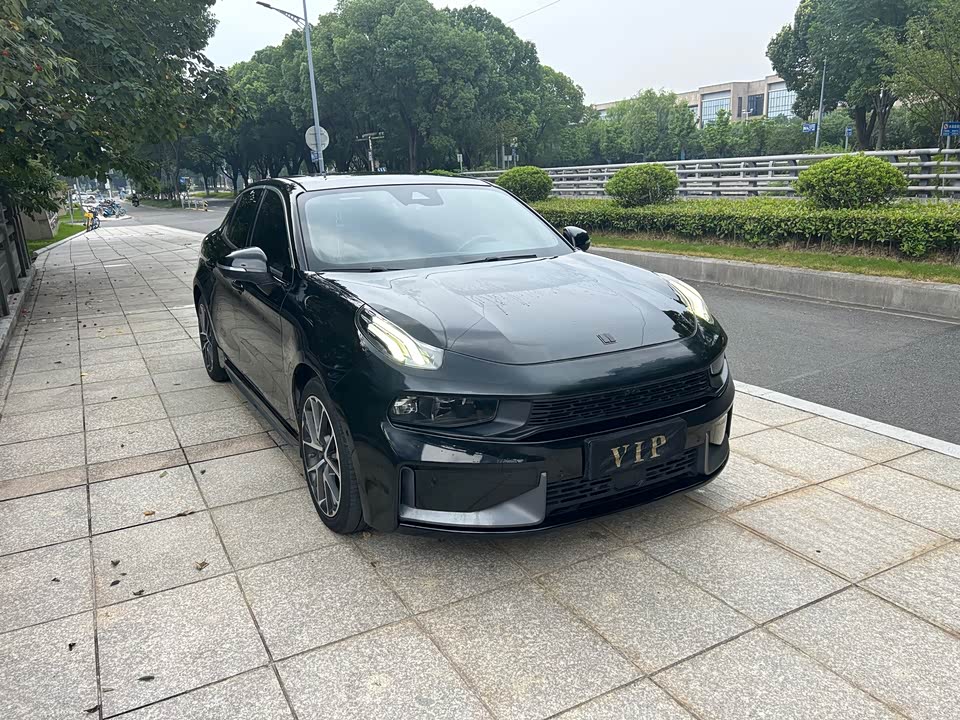 Lynk & Co 03