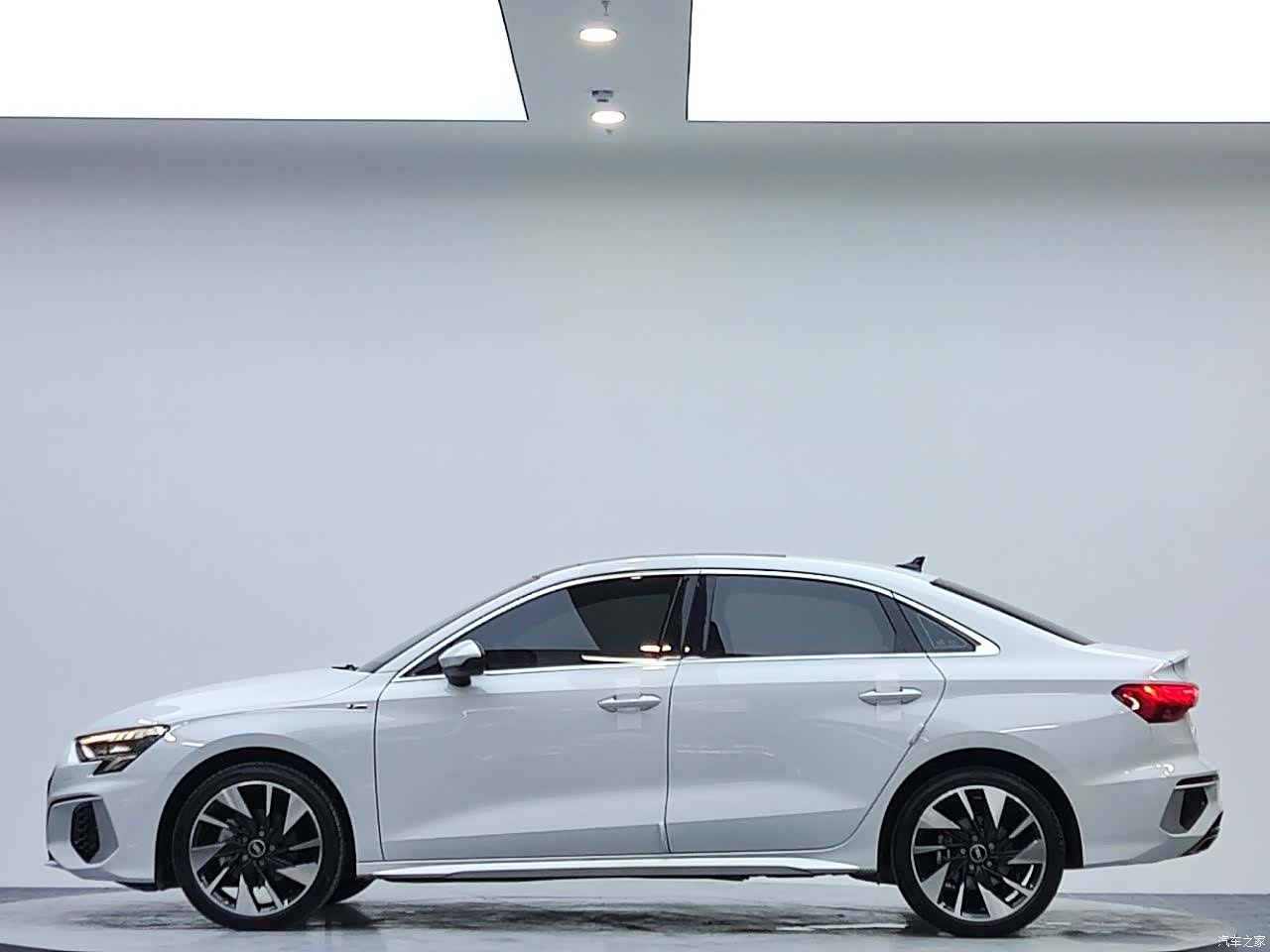 Audi A3, 2023 все фото