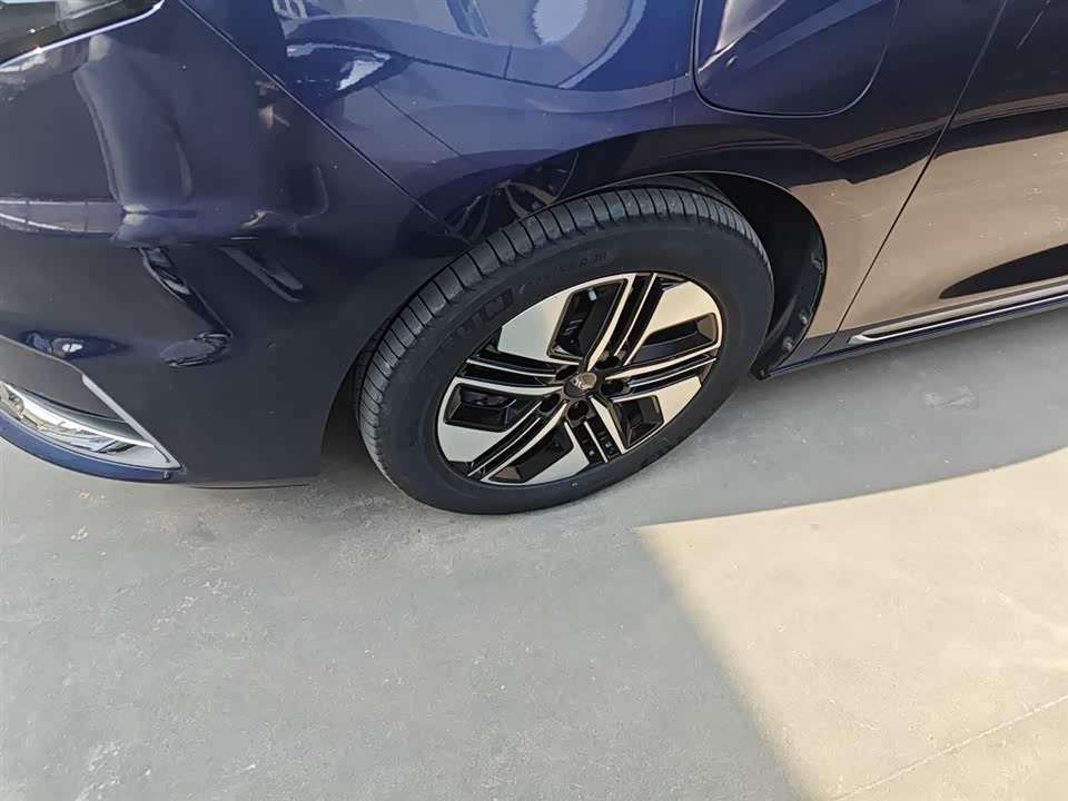 JAC Refine Ruifeng RF8 PHEV