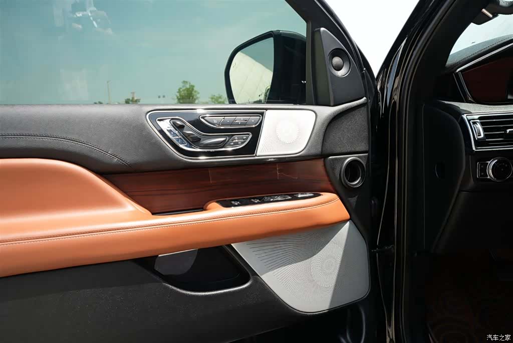 Lincoln Navigator, 2021 14