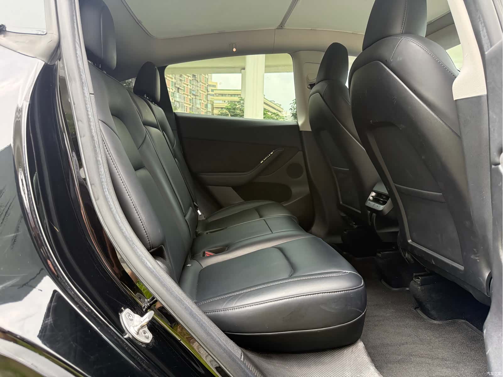 Tesla Model Y, 2023 16