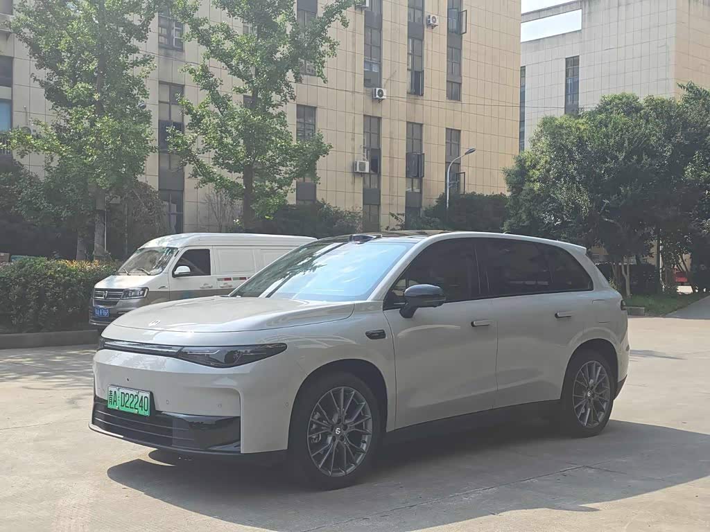 Leapmotor C10