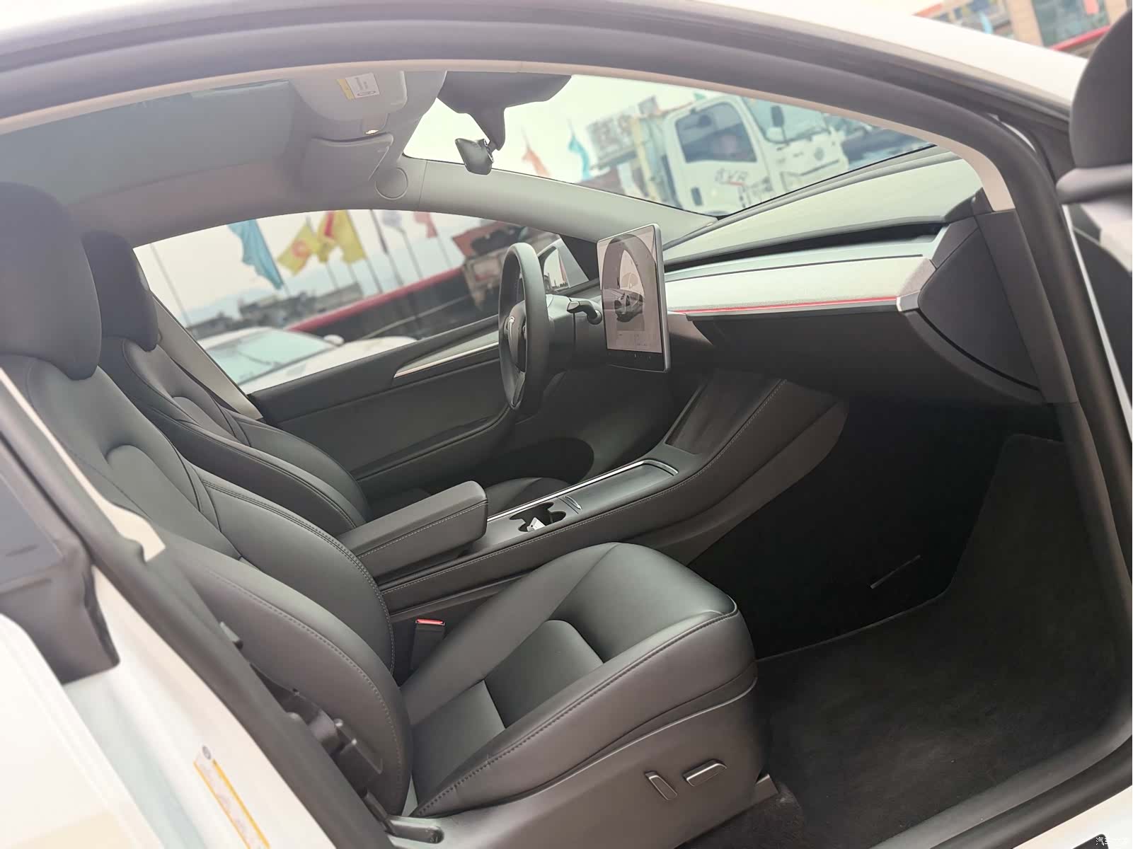 Tesla Model Y, 2024 13