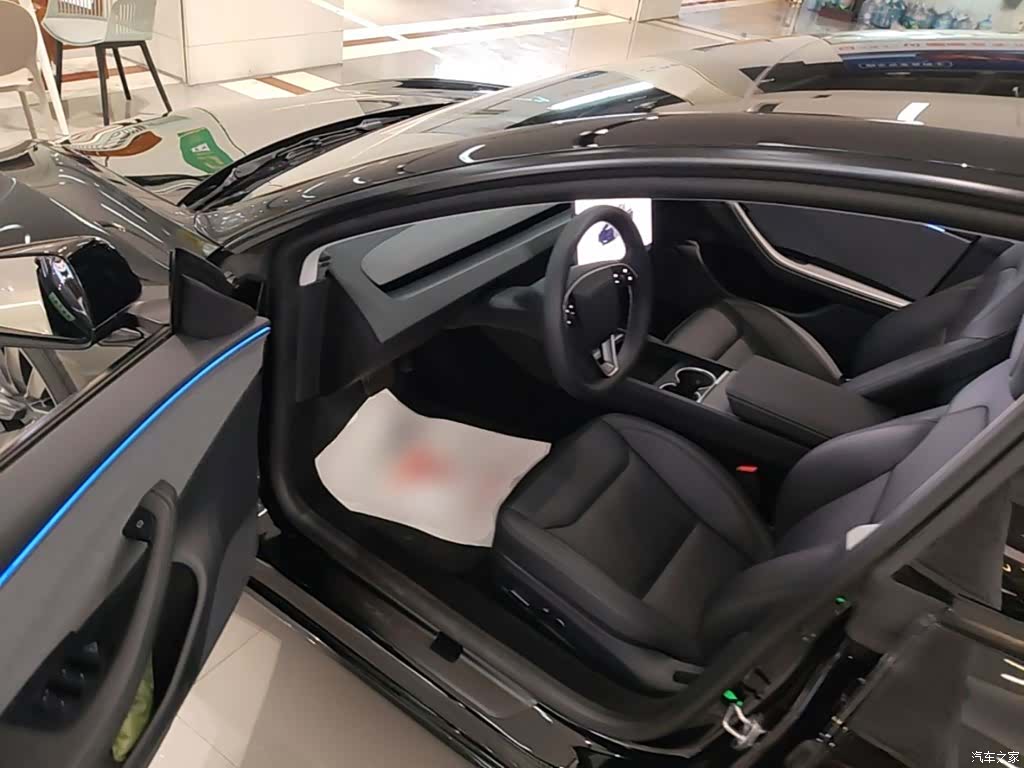 Tesla Model 3, 2025 16