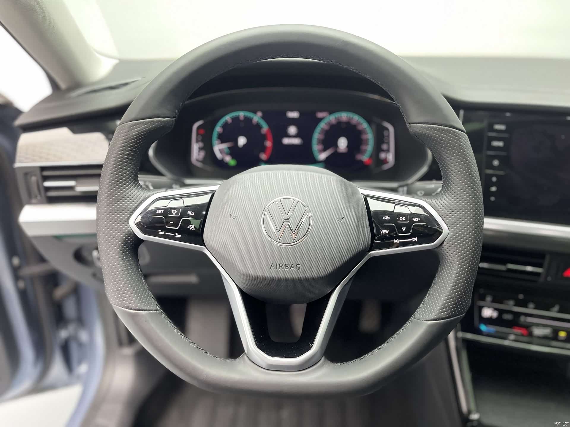 Volkswagen Passat, 2022 14