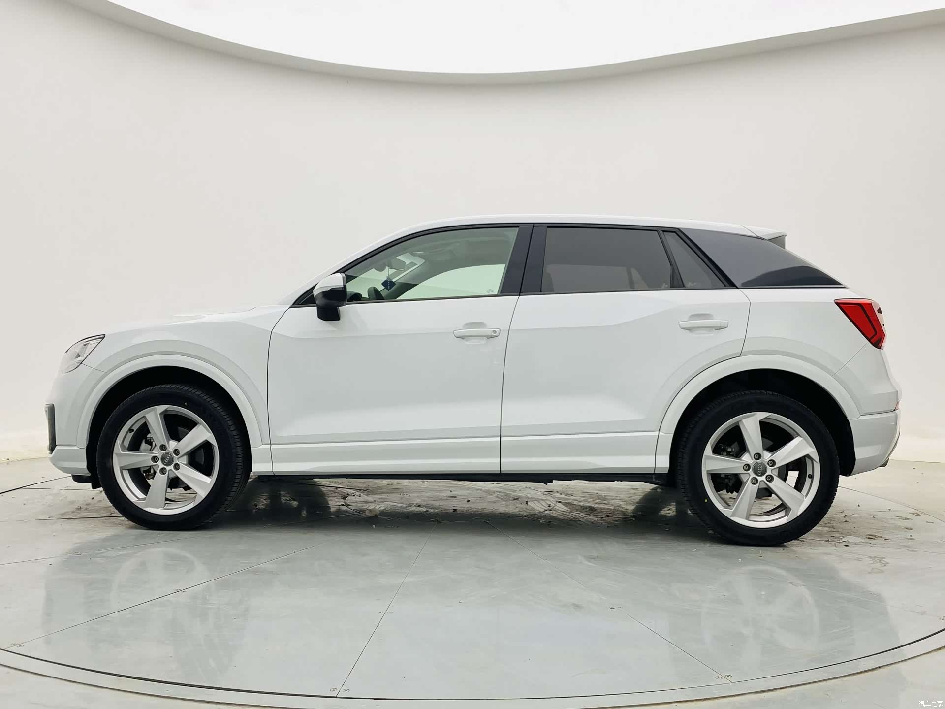 Audi Q2L, 2021 4