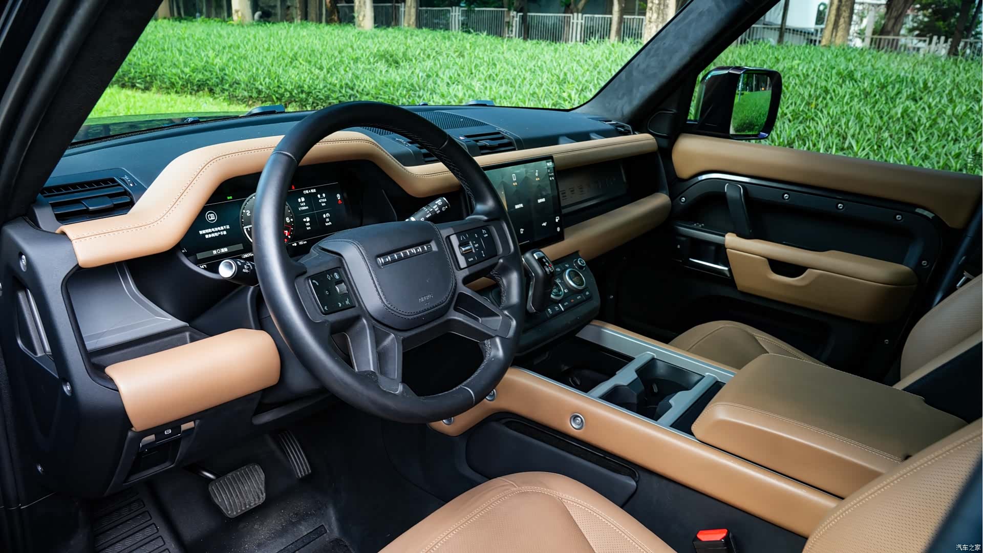 Land Rover Defender, 2025 14