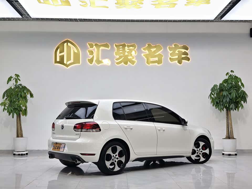 Volkswagen Golf GTI