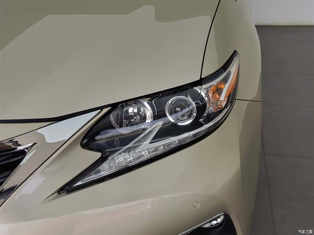 Lexus ES, 2017 7