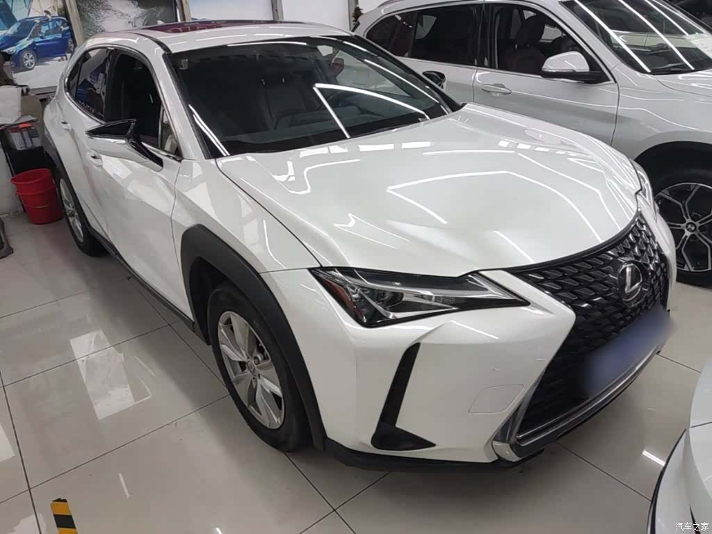 Lexus UX, 2021 4