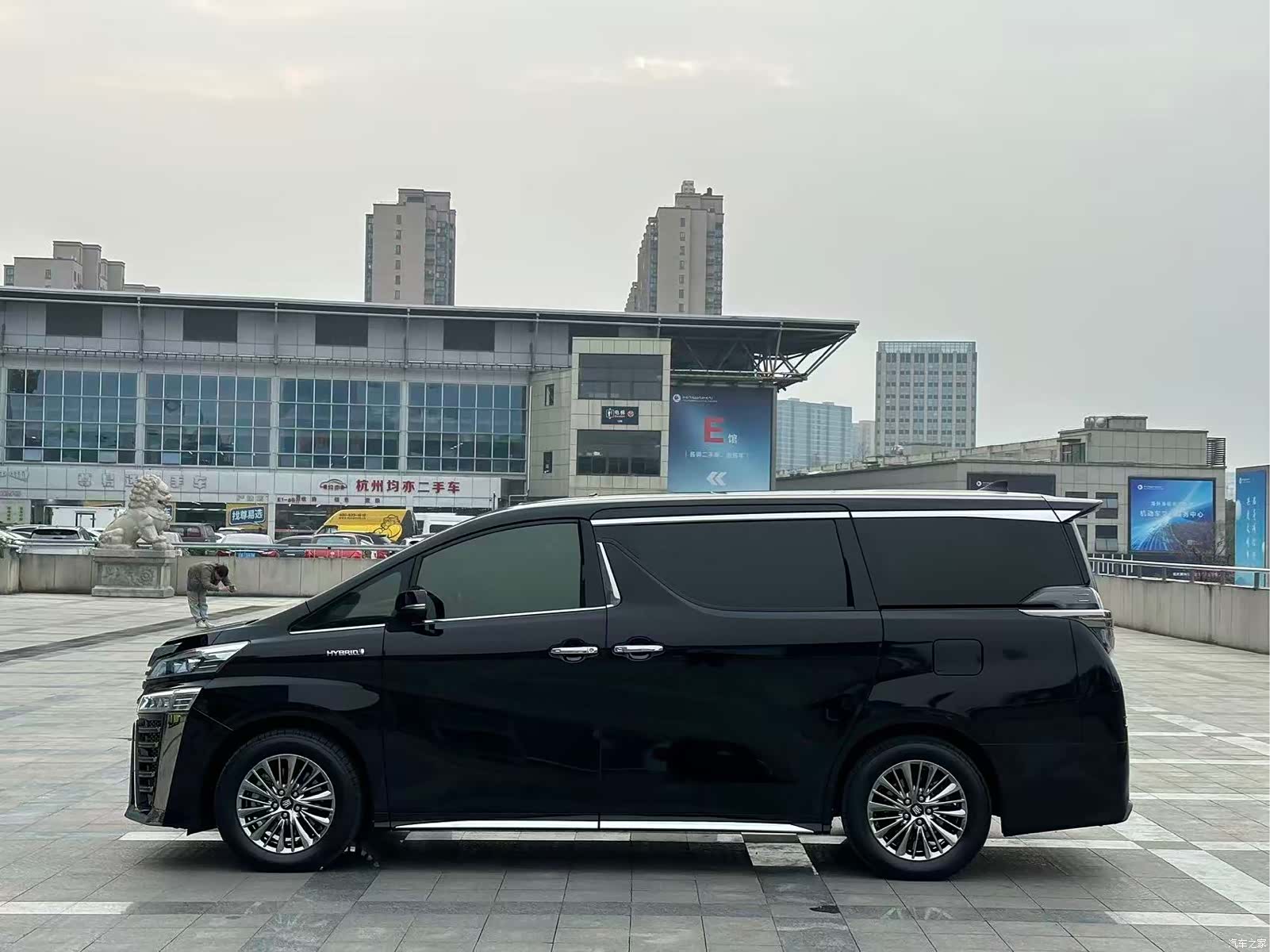 Toyota Vellfire, 2022 все фото