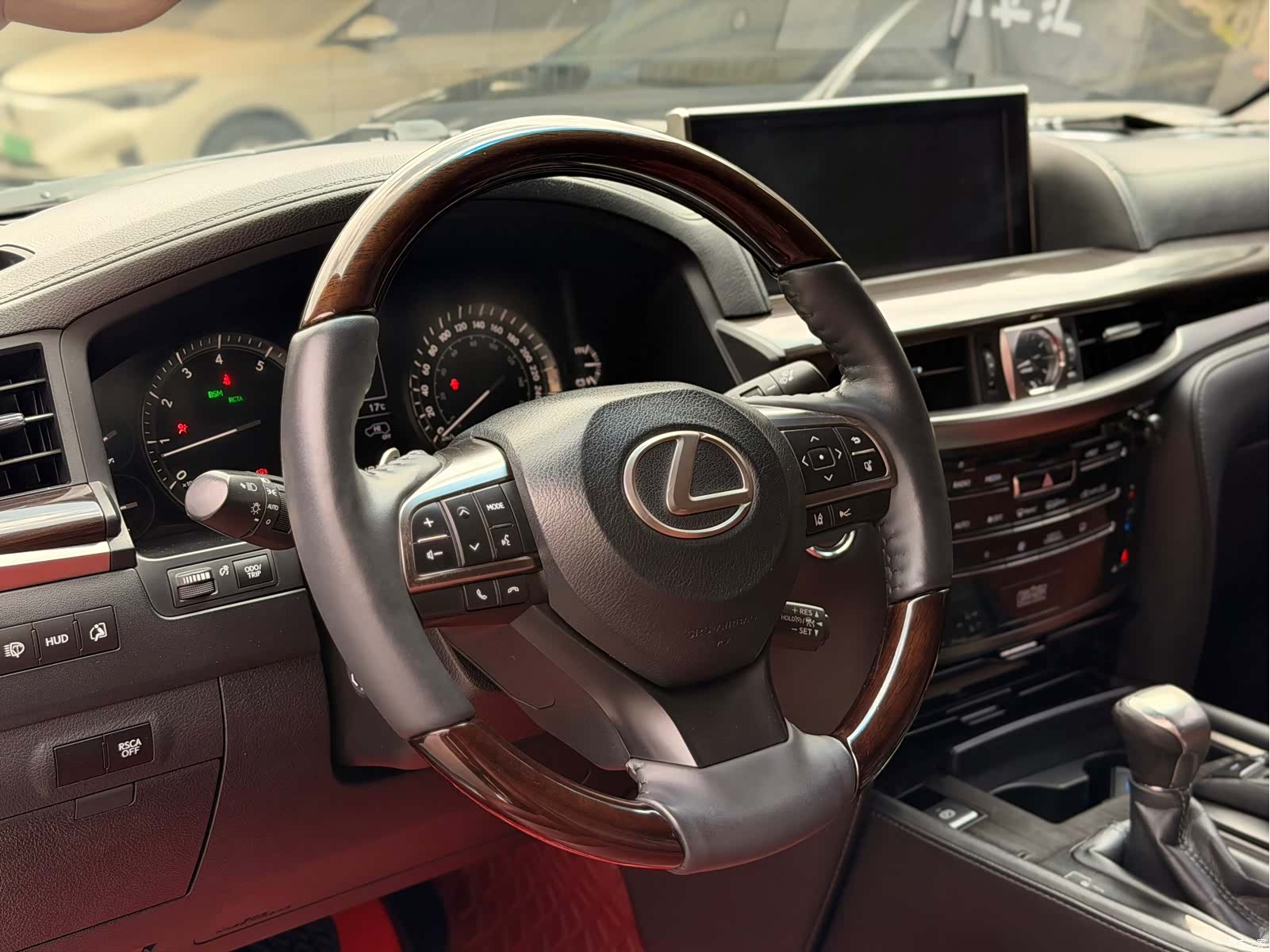 Lexus LX, 2017 9