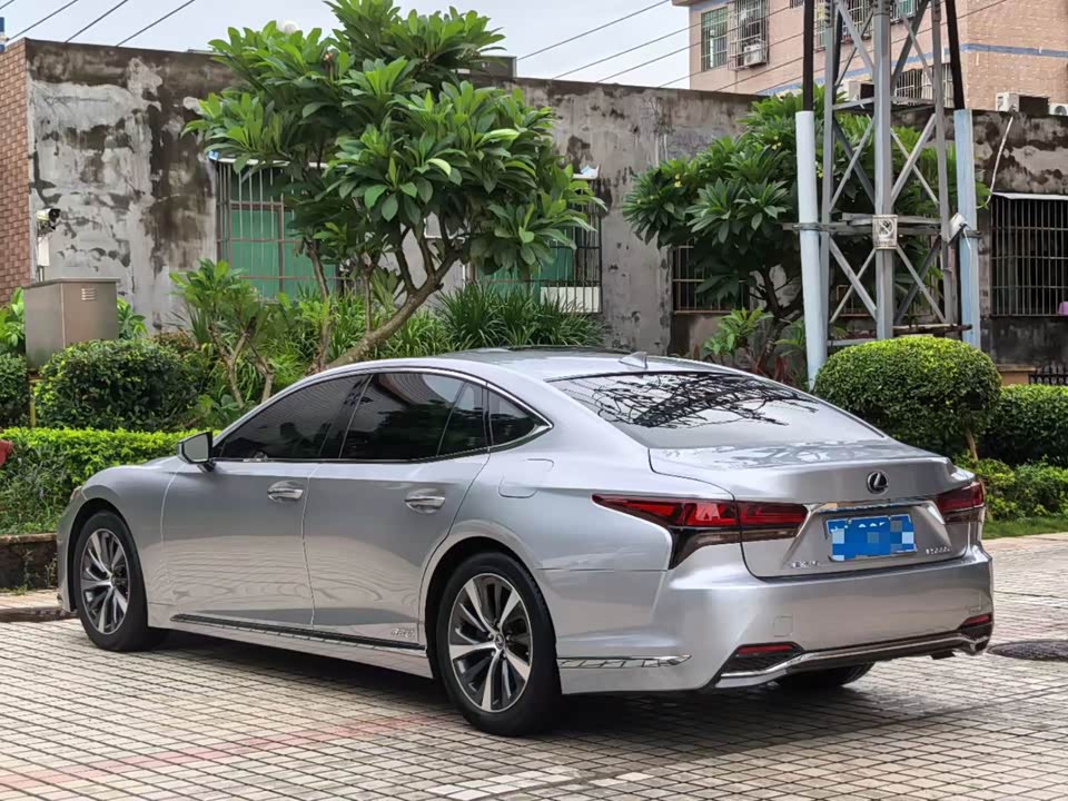 Lexus LS