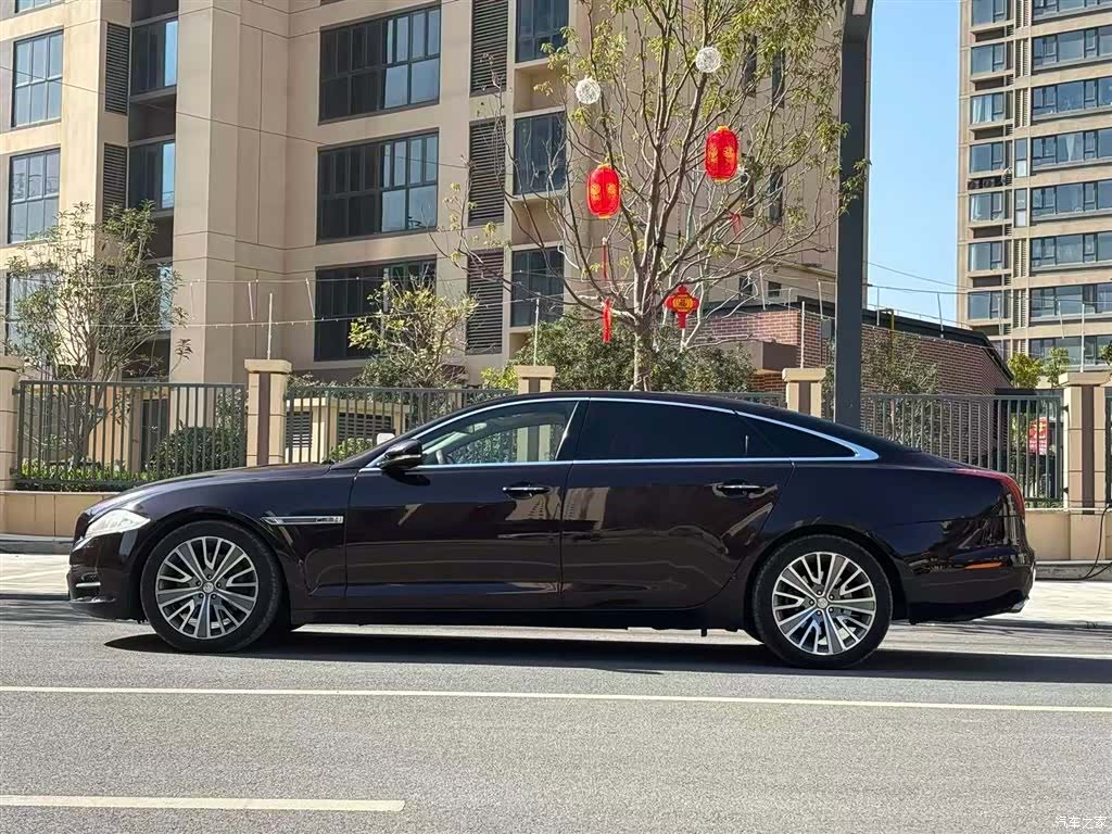 Jaguar XJ, 2010 8
