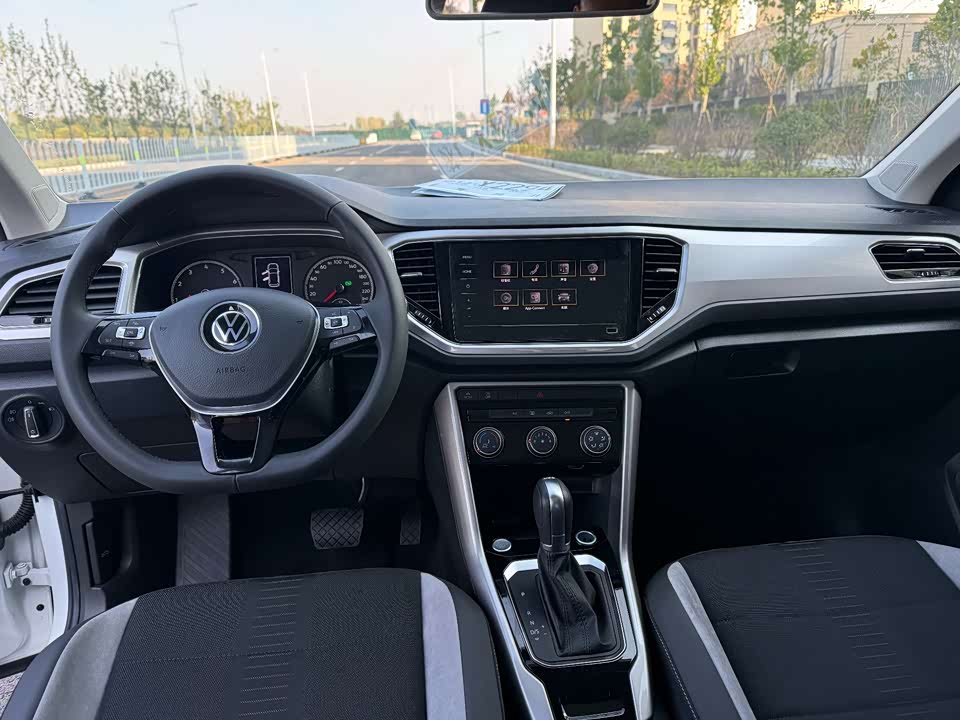 Volkswagen T-ROC exploring Songs