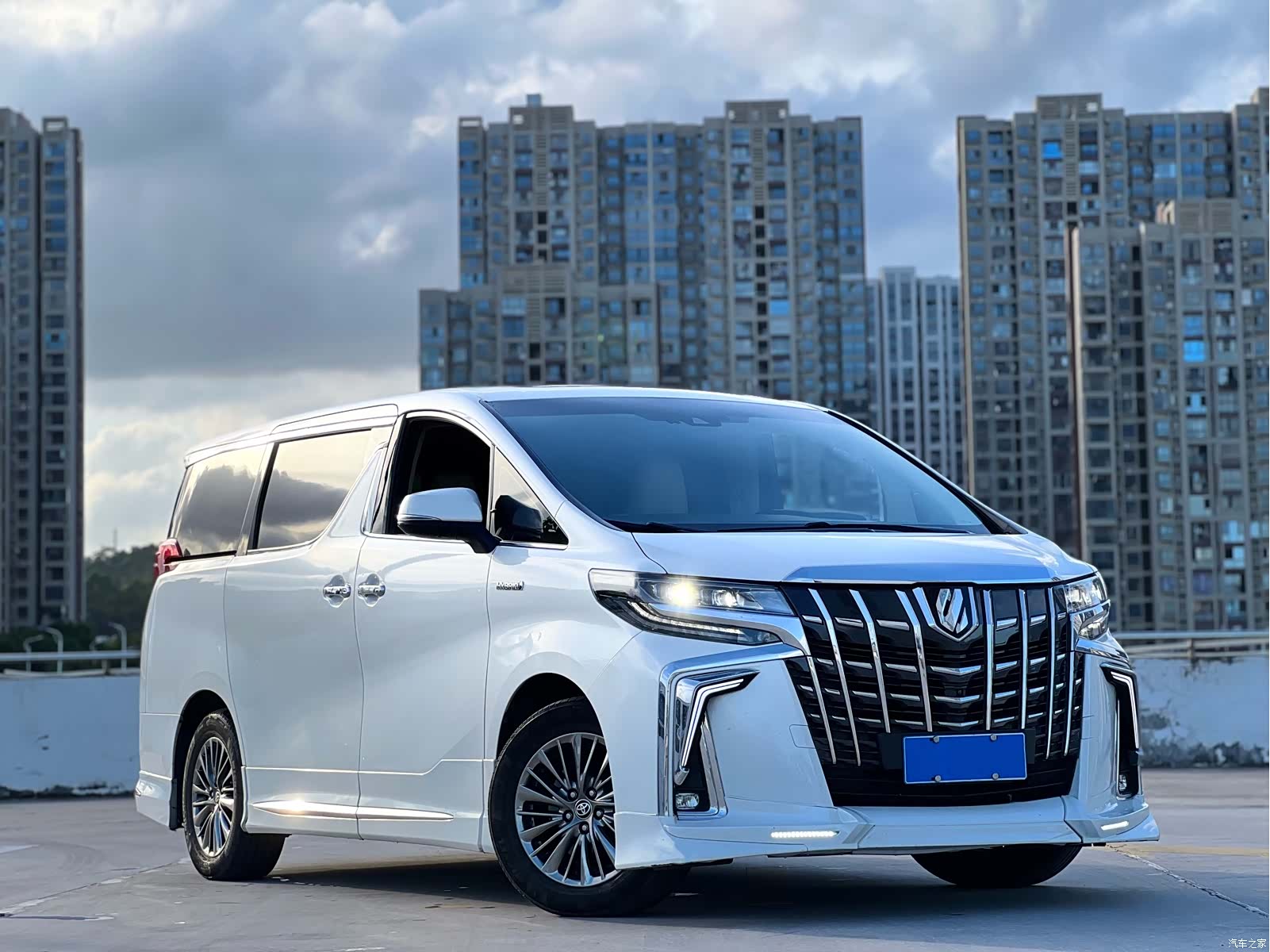 Toyota Alphard, 2020 3