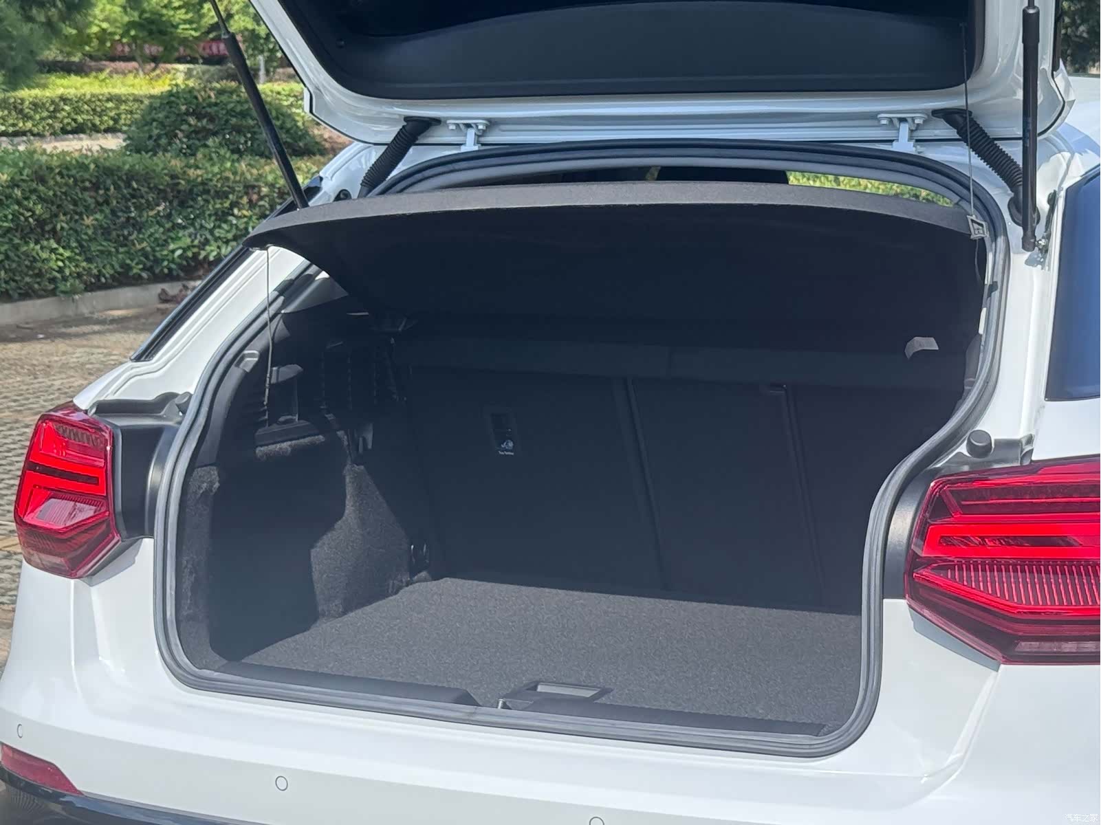 Audi Q2L, 2019 22