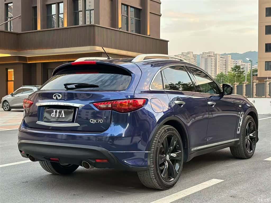 Infiniti QX70, 2014 9