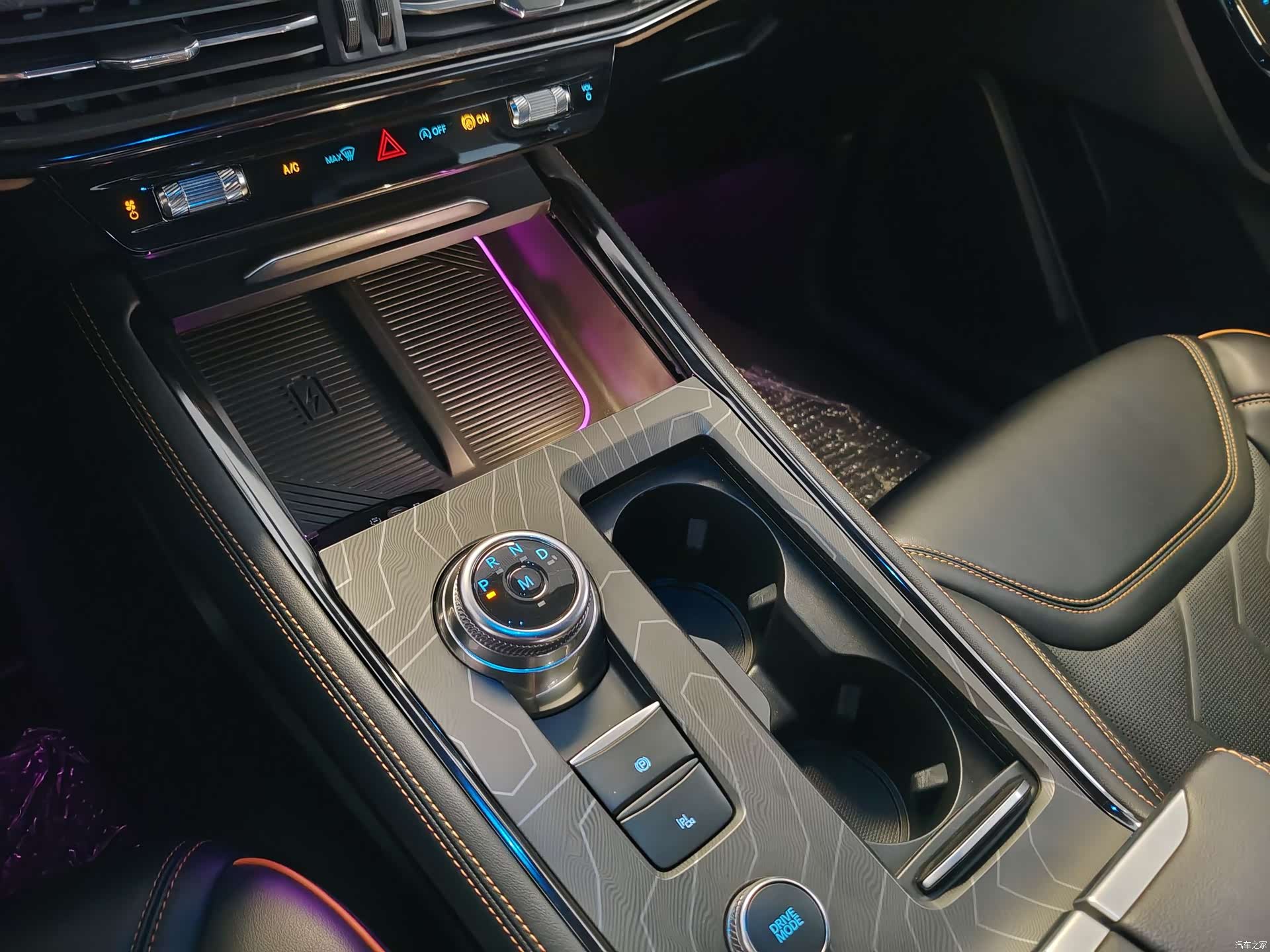 Ford Explorer, 2024 12