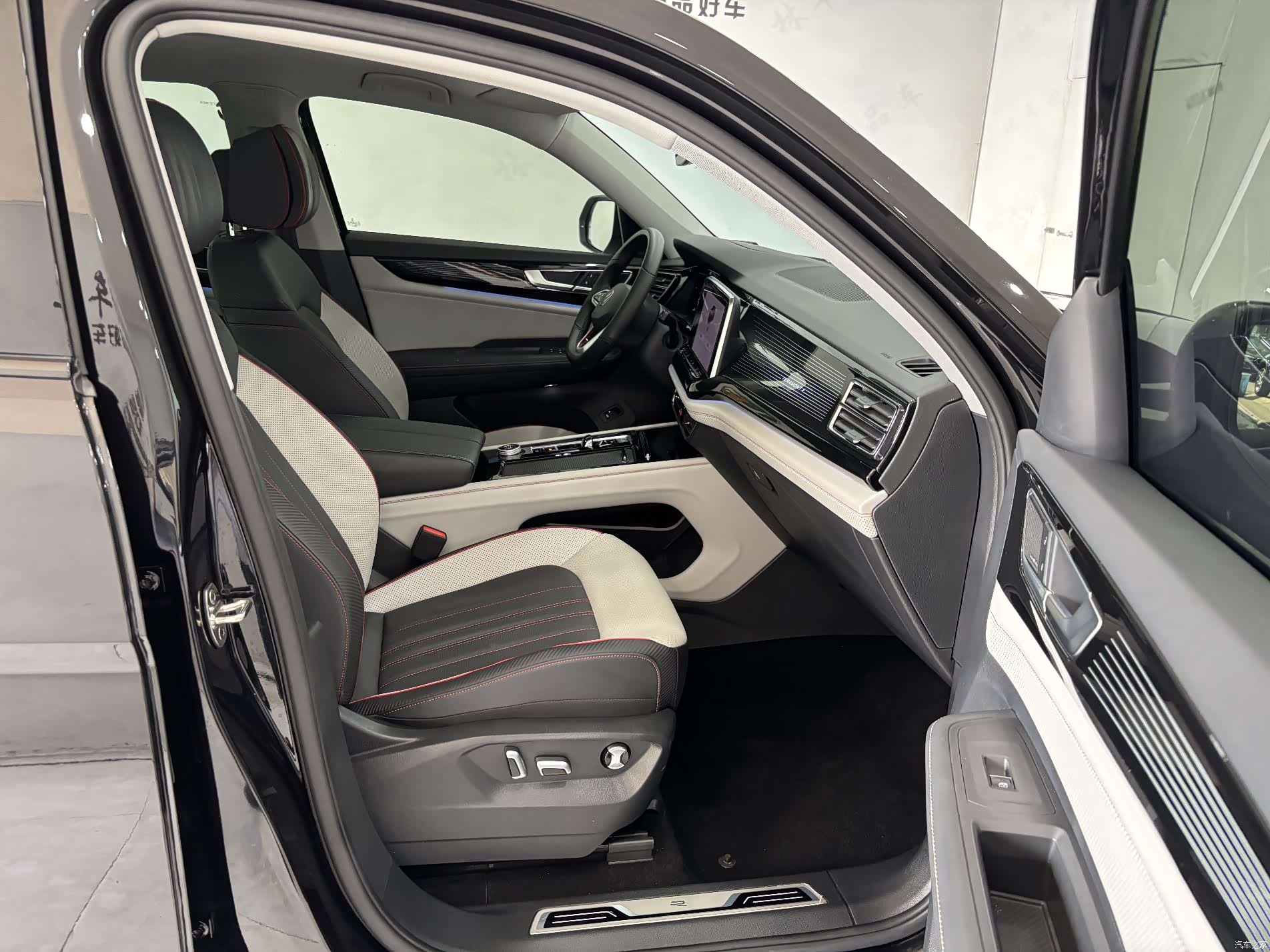 Volkswagen Teramont X, 2025 28