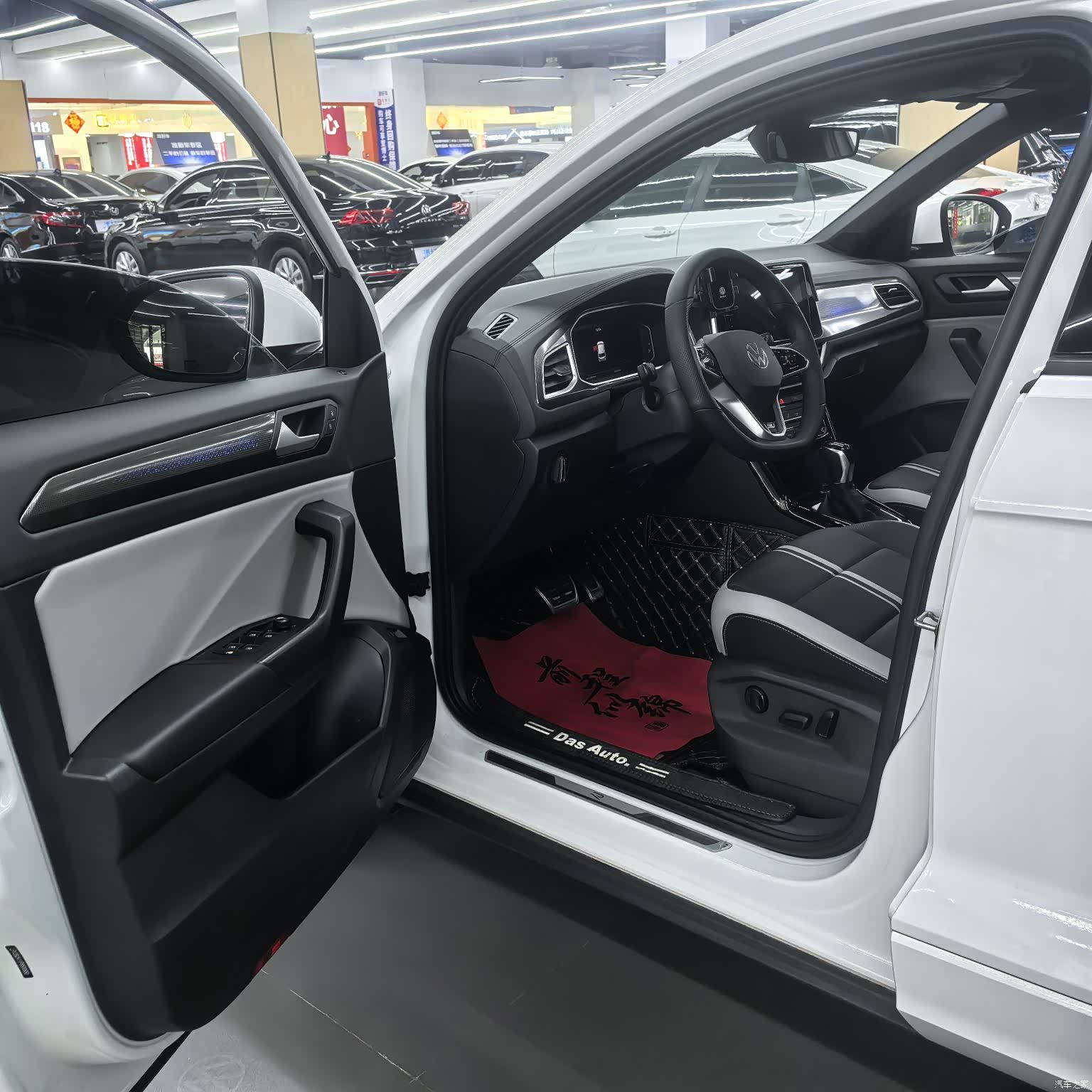 Volkswagen T-ROC, 2024 2