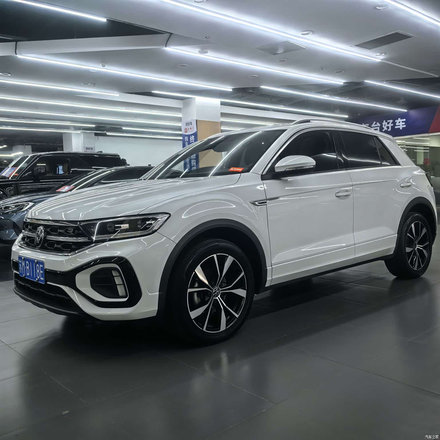 Volkswagen T-ROC, 2024 1