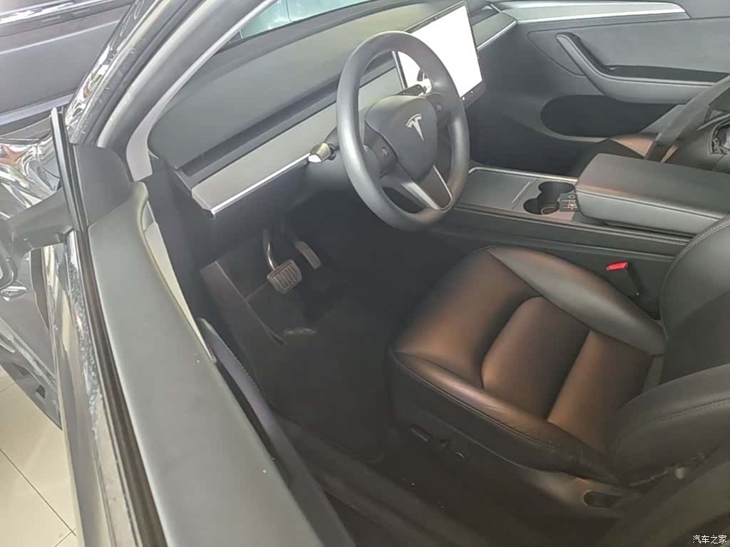 Tesla Model Y, 2024 16