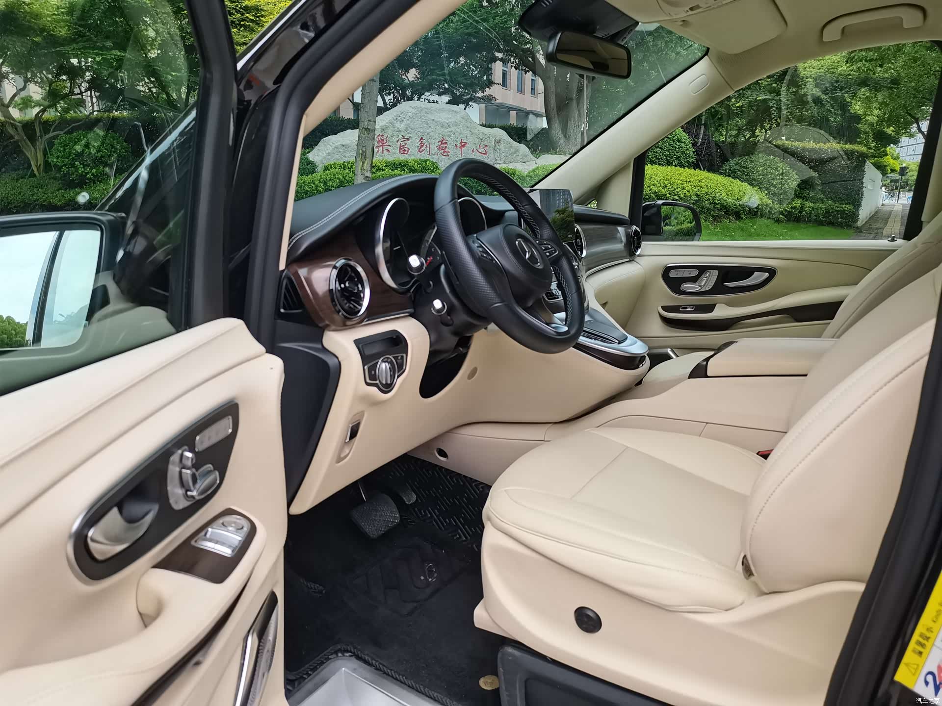Mercedes-Benz V-Class, 2022 11