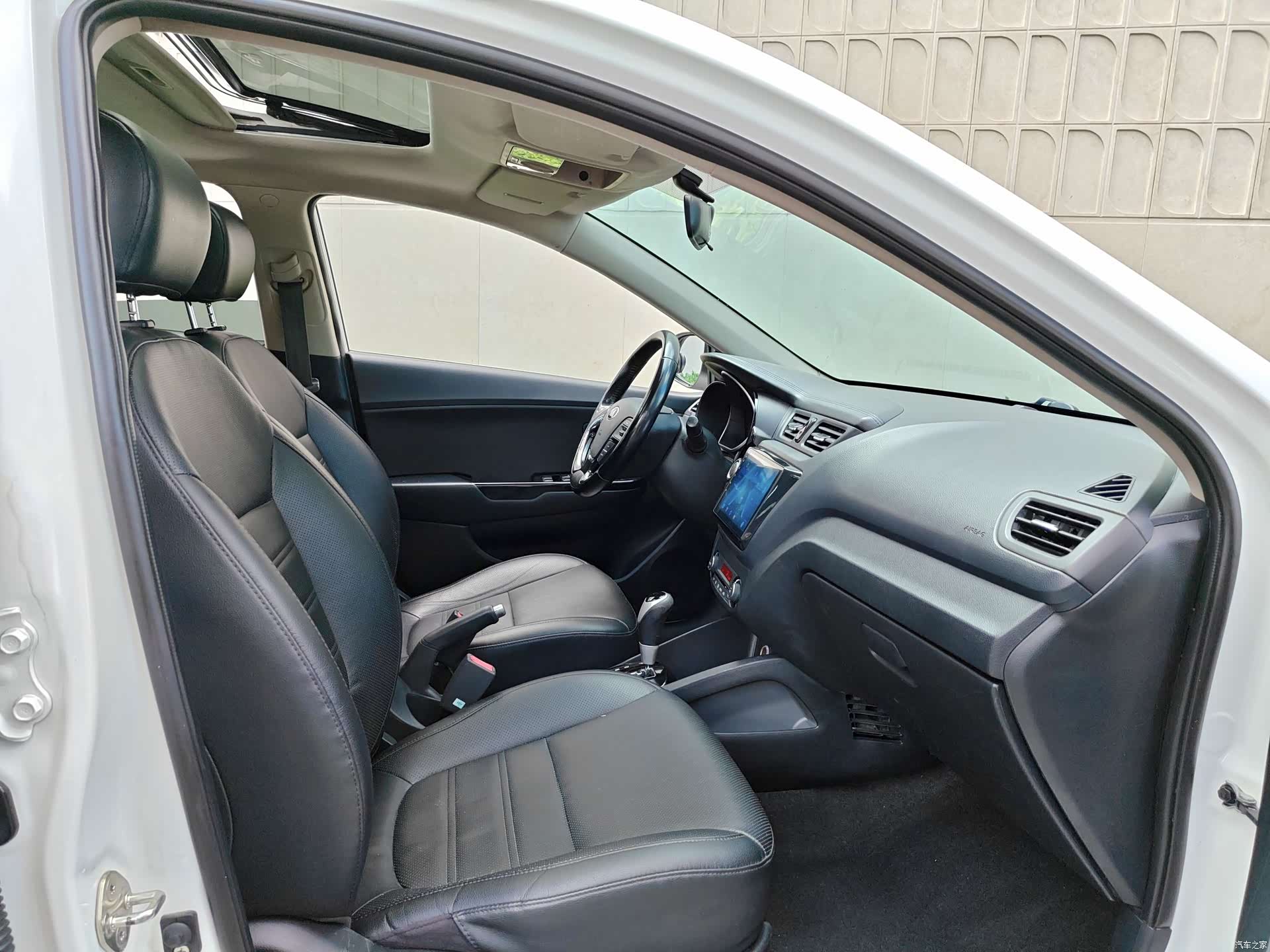 Kia K2, 2015 4