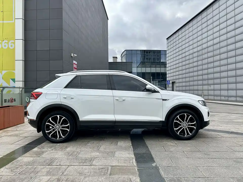 Volkswagen T-ROC exploring Songs