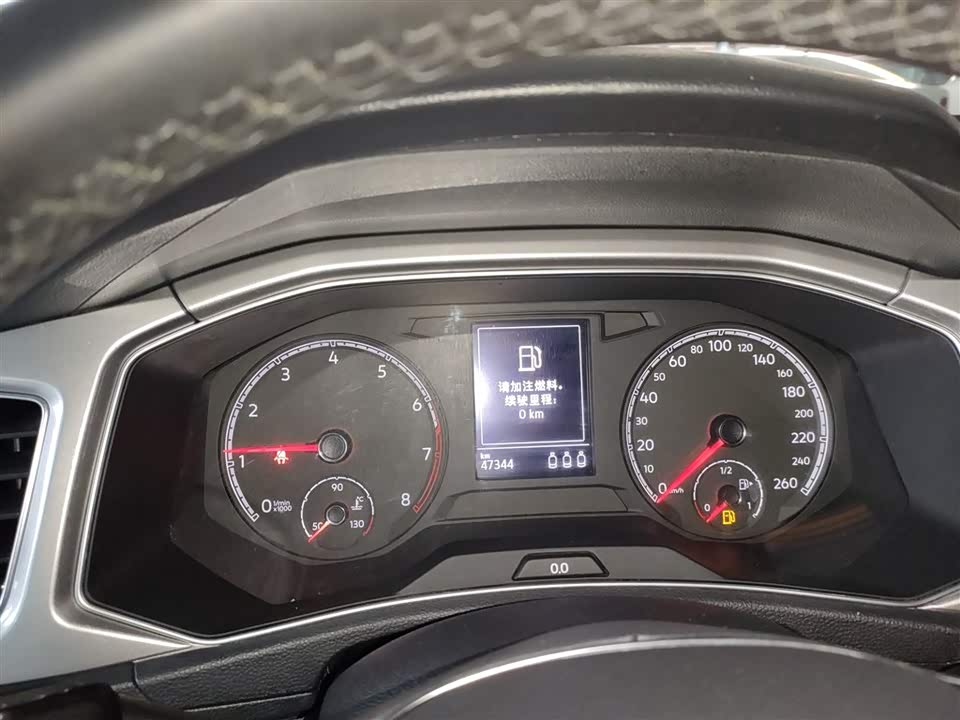 Volkswagen T-ROC exploring Songs